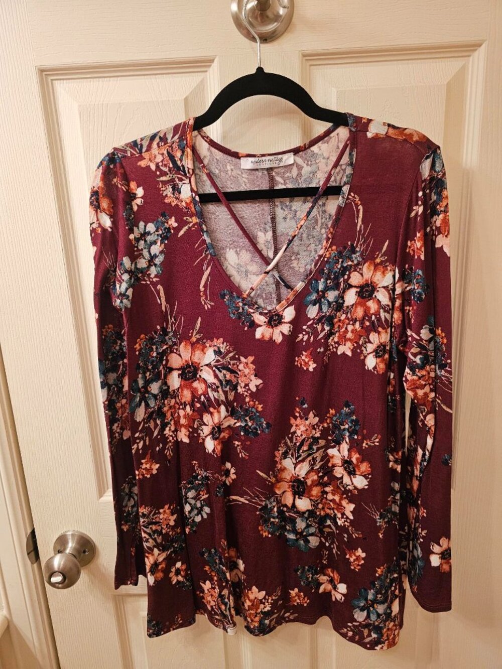 NWOT Modern Vintage Medium Burgundy Floral V-Neck Blouse